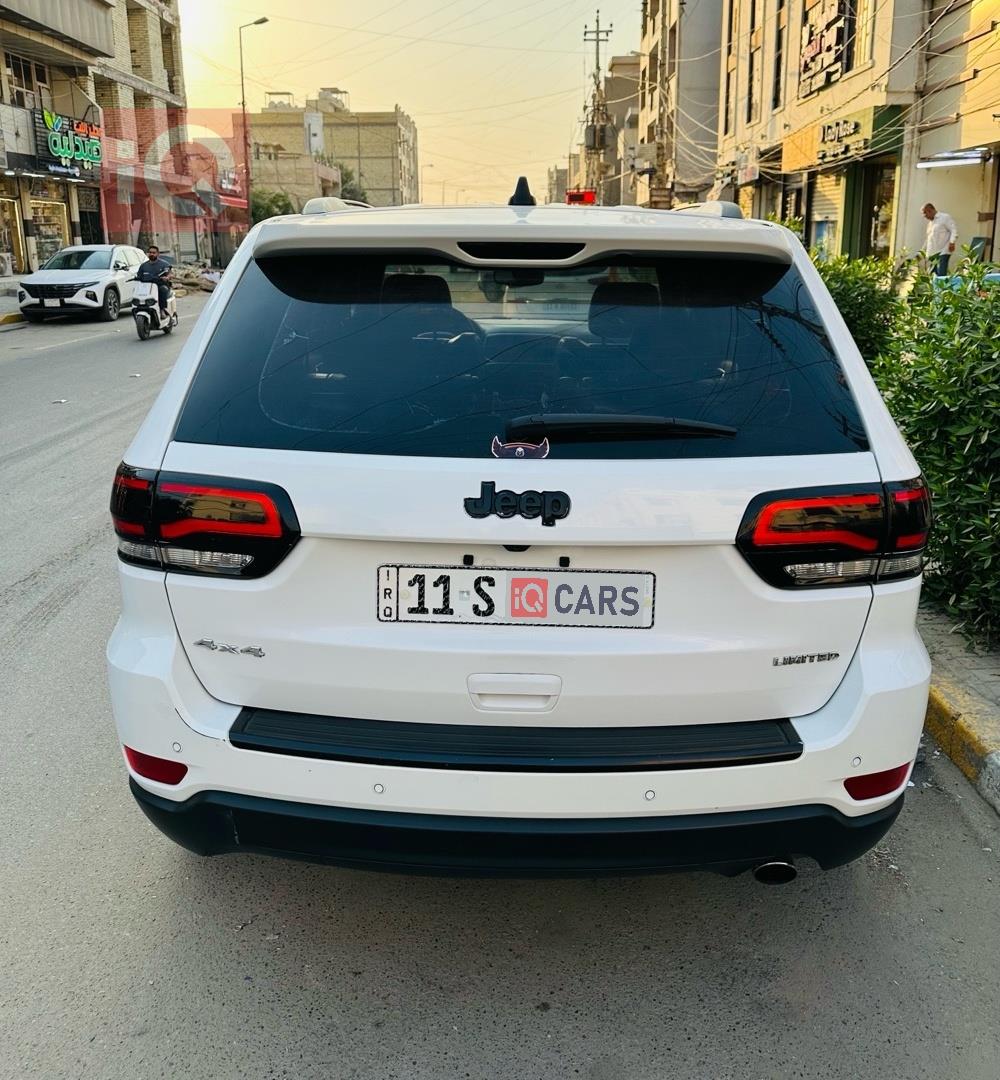 جیپ گراند شیرۆکی